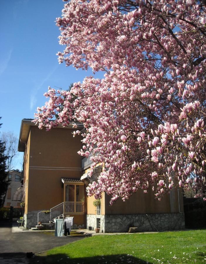 Sentirsi A Casa, Lontano Da Casa-Feel At Home Away From Home Caronno Pertusella Exterior photo